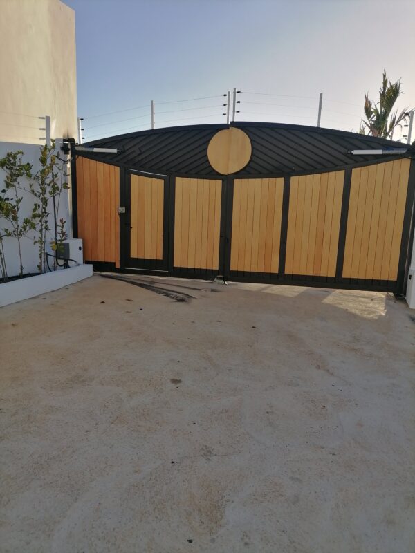 PUERTAS CON BRAZOS BATIENTES - Imagen 2